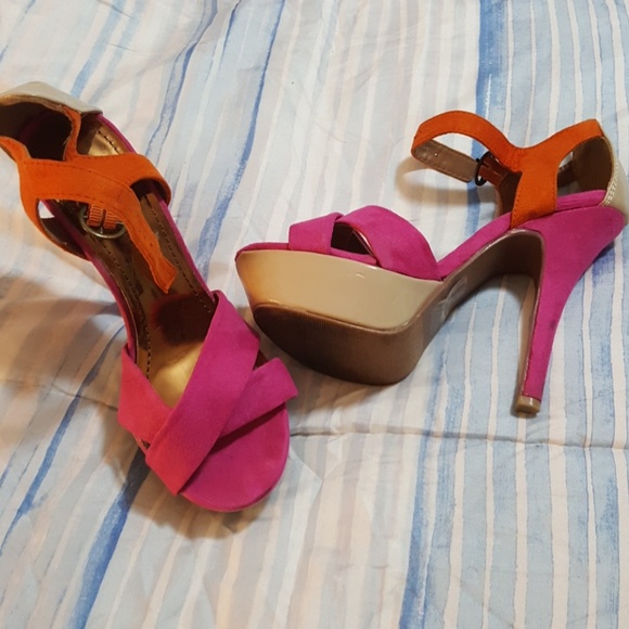 Shoes - Picture 2 of 3